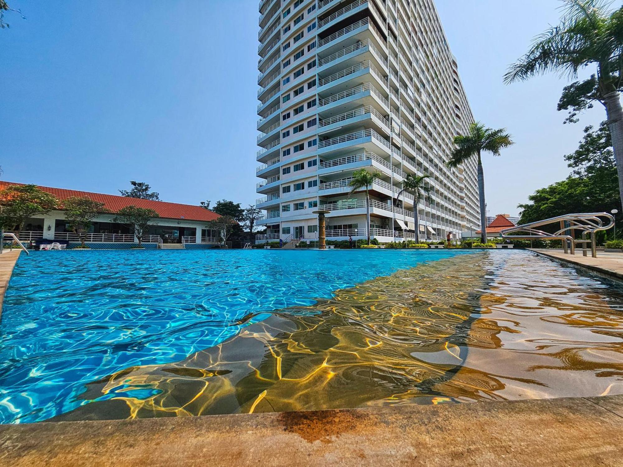View Talay 5 Jomtien Beachfront Паттайя Экстерьер фото