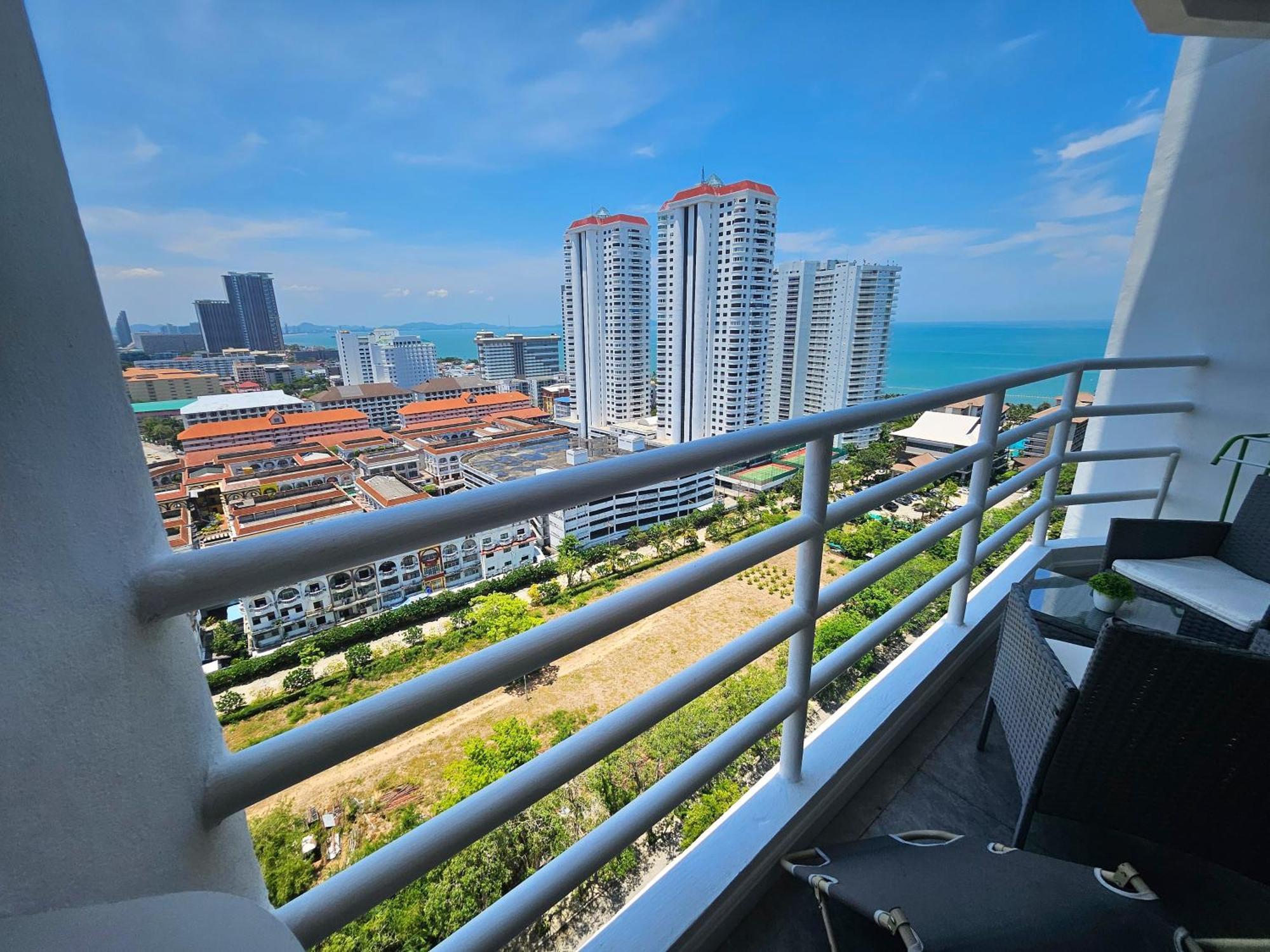 View Talay 5 Jomtien Beachfront Паттайя Экстерьер фото